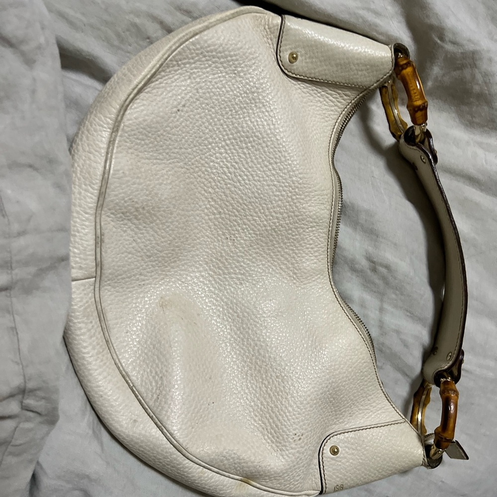 Gucci satchel good condition and well-preserved interior.